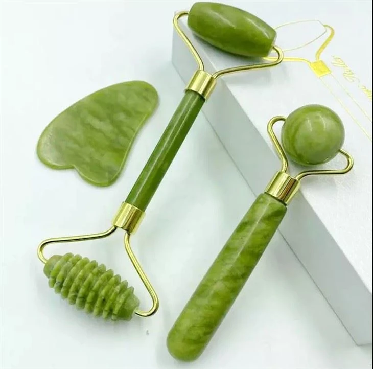 3 in 1 dabiskā mini zaļā nefrīta rullīšu gua sha komplektā