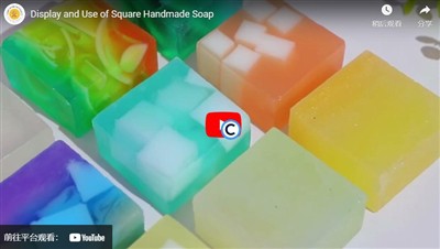 Kvadrātveida rokām gatavotu ziepju demonstrēšana un izmantošana